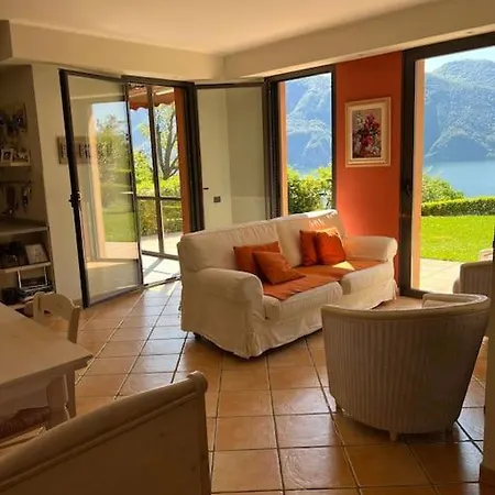 Incantevole Con Vista Lago E Piscina Гиффа